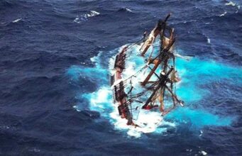 Keluarga Memintanta Kepada Basarnas Untuk Cari ABK KM Multi Prima Tenggelam di Sumbawa Keluarga Memintanta Kepada Basarnas Untuk Cari ABK KM Multi Prima Tenggelam di Sumbawa