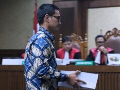 Dituntut 8 Tahun Penjara,Zumi Dan Kuasa Hukum Sudah Buat Pledoi Dituntut 8 Tahun Penjara,Zumi Dan Kuasa Hukum Sudah Buat Pledoi