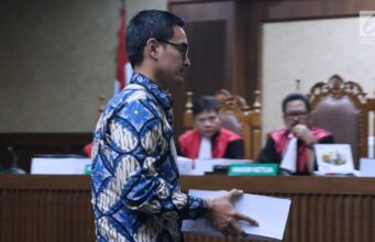Dituntut 8 Tahun Penjara,Zumi Dan Kuasa Hukum Sudah Buat Pledoi Dituntut 8 Tahun Penjara,Zumi Dan Kuasa Hukum Sudah Buat Pledoi