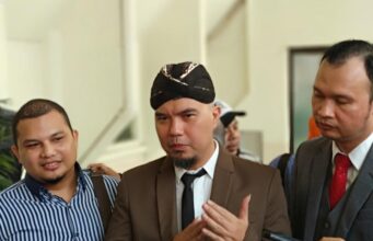 Ahmad Dhani Dituntut 2 Tahun Bui Atas Kasus Ujaran Kebencian Ahmad Dhani Dituntut 2 Tahun Bui Atas Kasus Ujaran Kebencian