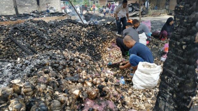 Pasca Kebakaran Di Pasar Pagi Arengka, 5 Ton Bawang Putih Nyaris Ludes Dilalap Api