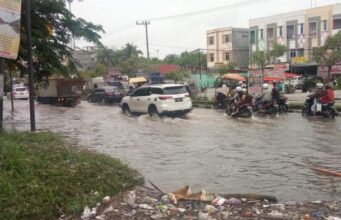 Warga Mulai Resah Kerap Dilanda Banjir Saat Hujan Deras, Ini Kata Dinas PUPR Kota Pekanbaru Warga Mulai Resah Kerap Dilanda Banjir Saat Hujan Deras, Ini Kata Dinas PUPR Kota Pekanbaru