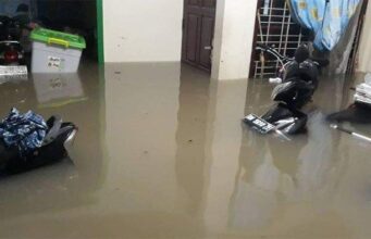 Plt Gubri Tetapkan Status Siaga Darurat Banjir di Riau Plt Gubri Tetapkan Status Siaga Darurat Banjir di Riau