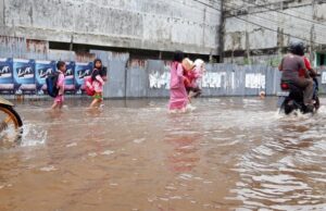 Musim Hujan dan Banjir di Riau, Berikut Supaya Jaga Tubuh Agar Tak Terlalu Lelah dan Konsumsi Suplemen Musim Hujan dan Banjir di Riau, Berikut Supaya Jaga Tubuh Agar Tak Terlalu Lelah dan Konsumsi Suplemen