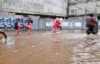 Musim Hujan dan Banjir di Riau, Berikut Supaya Jaga Tubuh Agar Tak Terlalu Lelah dan Konsumsi Suplemen Musim Hujan dan Banjir di Riau, Berikut Supaya Jaga Tubuh Agar Tak Terlalu Lelah dan Konsumsi Suplemen