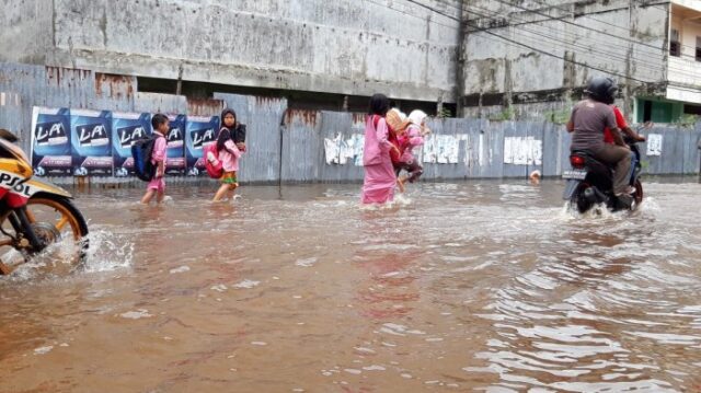 Musim Hujan dan Banjir di Riau, Berikut Supaya Jaga Tubuh Agar Tak Terlalu Lelah dan Konsumsi Suplemen