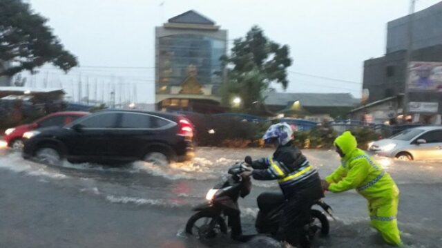 Anggaran Rp 20 Miliar untuk Penanganan Banjir di Pekanbaru Tidak Cukup Anggaran Rp 20 Miliar untuk Penanganan Banjir di Pekanbaru Tidak Cukup