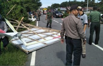 Peserta Pemilu Masih Membandel, Sebanyak 563 Alat Peraga Kampanye (APK) Di Tertibkan Peserta Pemilu Masih Membandel, sebanyak 563 Alat Peraga Kampanye (APK) Di Tertibkan