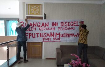 IMM Pekanbaru Segel Ruang Rektor Dan Aula Kampus UMRI, Tuntut Rektor Mundur IMM Pekanbaru Segel Rung Rektor Dan Aulia Kmpus UMRI, Tuntut Rektor Mundur