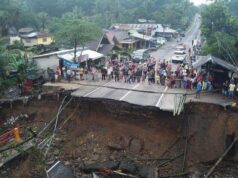 Pasca Putusnya Jembatan Batang Kalu Kayu Tanam & Longsor Jalan Alternatif Pekanbaru-Padang Masi Di Terputus Pasca Putusnya Jembatan Batang Kalu Kayu Tanam & Longsor Jalan Alternatif Pekanbaru-Padang Masi Di Terputus