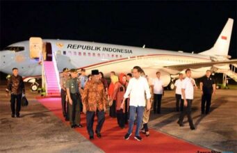 Kunjungan Jokowi ke Pekanbaru: Jokowi dan Ibu Iriana Jumat Malam Tiba di Pekanbaru. kunjungan-di-pekanbaru-jokowi