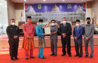 Paripurna DPRD, Bupati Rohil Serahkan Rancangan Awal RPJMD 2021-2026