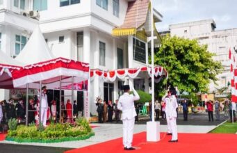 Dihadiri Wabup H. Sulaiman, Bupati Afrizal Sintong Pimpin Upacara HUT ke-76 RI