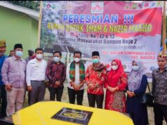 Bupati Afrizal Sintong Resmikan RLH Untuk Nazir Mesjid Program Tim Sumber