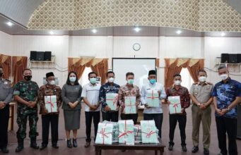 Bupati Rohil Serahkan 1.400 Sertifikat Tanah Gratis