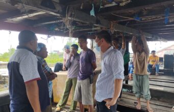 Bupati Rohil Tinjau Kapal Ilegal Fishing Hasil Tangkapan Nelayan