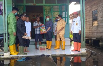 Kunjungi Warga Terdampak Banjir, Bupati dan Wabup Serahkan Bantuan Sembako