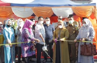 Bupati Afrizal Sintong Resmikan Pasar Ramadhan