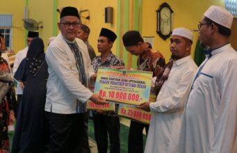 Safari Ramadhan di Tanah Putih Sedinginan, Sekda Salurkan Bantuan ke Rumah Ibadah dan Minta Masyarakat Rohil Sukseskan MTQ ke-40