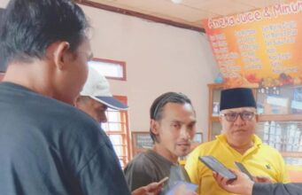 Bersama Jurnalis, Panglima Gagak Hitam dan Ketua AMPG Serahkan Dana Donasi ke Wartawan