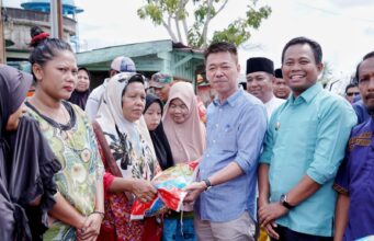Bupati, Wakil Bupati Bersama Baznas Rohil Bagikan Ratusan Paket Sembako Tanggulangi Dampak Banjir