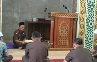 Kejati Riau DR. Supardi Sampaikan Tausiyah Usai Ba’da Dzuhur