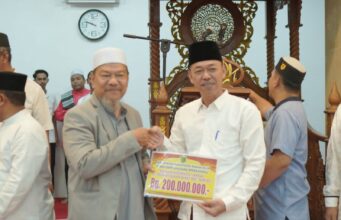 Safari Ramadhan Perdana di Masjid Agung Al-ikhlas Bagansiapiapi, Bupati Afrizal Sintong Serahkan Bantuan Kepada 25 Masjid dan Musholla