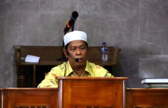 Tausyiah Qobla Dzuhur Disampaikan Ust DR M. Fahri, MA