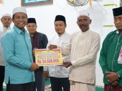Safari Ramadhan di Masjid Jami’ Baitul Akbar Pekaitan, Wabup H. Sulaiman Serahkan Berbagai Bantuan