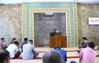 Tausyiah Qobla Dzuhur Yang Disampaikan Ust Syaikh Maulana Husein Al Muqri Bin Ismail