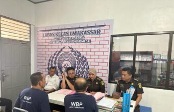 Penyidik Kejati Sulsel Serahkan Tersangka Korupsi Dana PDAM Untuk Pembayaran Tantiem ke Penuntut Umum