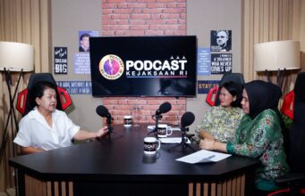 Ketua Umum IAD Sruning Burhanuddin Sosok Wanita Yang Sangat Bersahaja