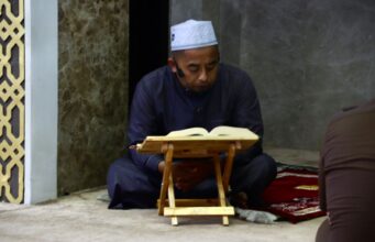 Tausiyah Ba’da Dzuhur yang disampaikan oleh Ustadz Chairul Ichwan