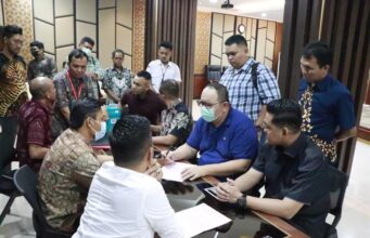 Penyerahan Tersangka dan BB Perkara Tindak Pidana Pemalsuan Dokumen Direktur PT Indosurya Inti Finance