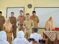 Tinjau Pelaksanaan UAS di SMPN 1 Bangko, Bupati Rohil Berikan Motivasi Kepada Siswa