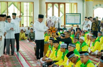 Bupati Afrizal Sintong Lepas 281 Jamaah Haji Menujun Pekanbaru