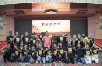 Bupati Rohil Afrizal Sintong Nobar Pemutaran Perdana Film “Budak Laut” Karya Anak Negeri