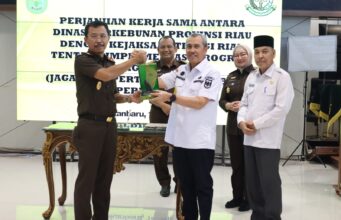 Kajati Supardi Hadiri Penandatanganan Kesepakatan Antara Disbun dan Kejaksaan Tinggi Riau tentang Implementasi Program “Jaga Zapin”