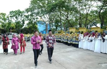 Bupati Afrizal Sintong Bersama Kadis LH Rohil Saksikan Penyembelihan Hewan Kurban