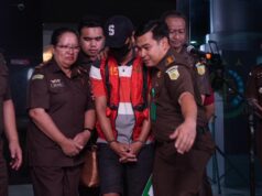 Tim Tabur Kejaksaan Tangkap Buronan Kasus Korupsi DD dan ADD di Kompleks Pabrik Es