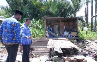 Wakil Bupati H. Sulaiman Serahkan Bantuan Renovasi Rumah Tidak Layak Huni