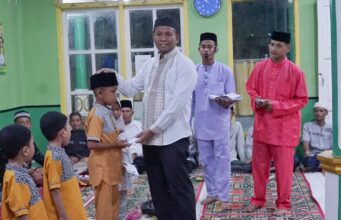 Wabup H. Sulaiman Santuni Anak Yatim di Masjid Nurul Huda Peringati 10 Muharram