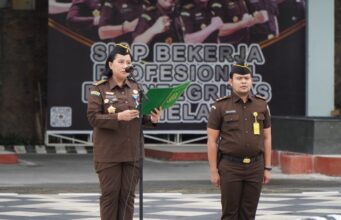 Asisten Pengawasan Kejaksaan Tinggi Riau Penerima Apel Kerja Pagi