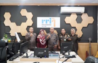 Wakajati Riau Jadi Narasumber Dialog Interaktif Jaksa Menyapa di RRI Pekanbaru