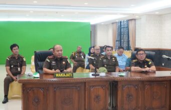 Wakajati Hendrizal Husin Ikuti Sosialisasi Pelaksanaan SKM, SPAK & Survey Persepsi Kualitas Pelayanan Kejaksaan RI Tahun 2024 Secara Virtual