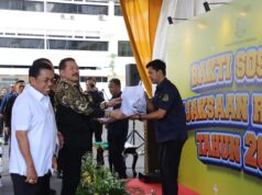 Dalam Rangka Kejaksaan RI Peduli, Jaksa Agung Salurkan 5600 Paket Sembako Bagi Masyarakat Umum dan Pegawai Kejagung