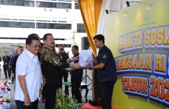 Dalam Rangka Kejaksaan RI Peduli, Jaksa Agung Salurkan 5600 Paket Sembako Bagi Masyarakat Umum dan Pegawai Kejagung