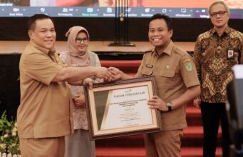 Wabup H. Sulaiman Terima Penghargaan Terbaik III Pekan Grebek Unmet Need dari Pj Gubernur Riau