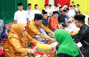 LAMR Riau Beri Penambalan Gelar Adat Ke Kejati Akmal Abbas Sebagai Lela Setia Junjungan Negeri