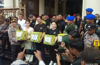 Serahkan Paket Sembako, Sugianto: Bisa Berbagi Dengan Masyarakat Yang Membutuhkan